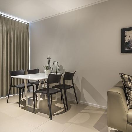 Апартаменты C.A.G - Upper East Side Сэндтон Номер фото