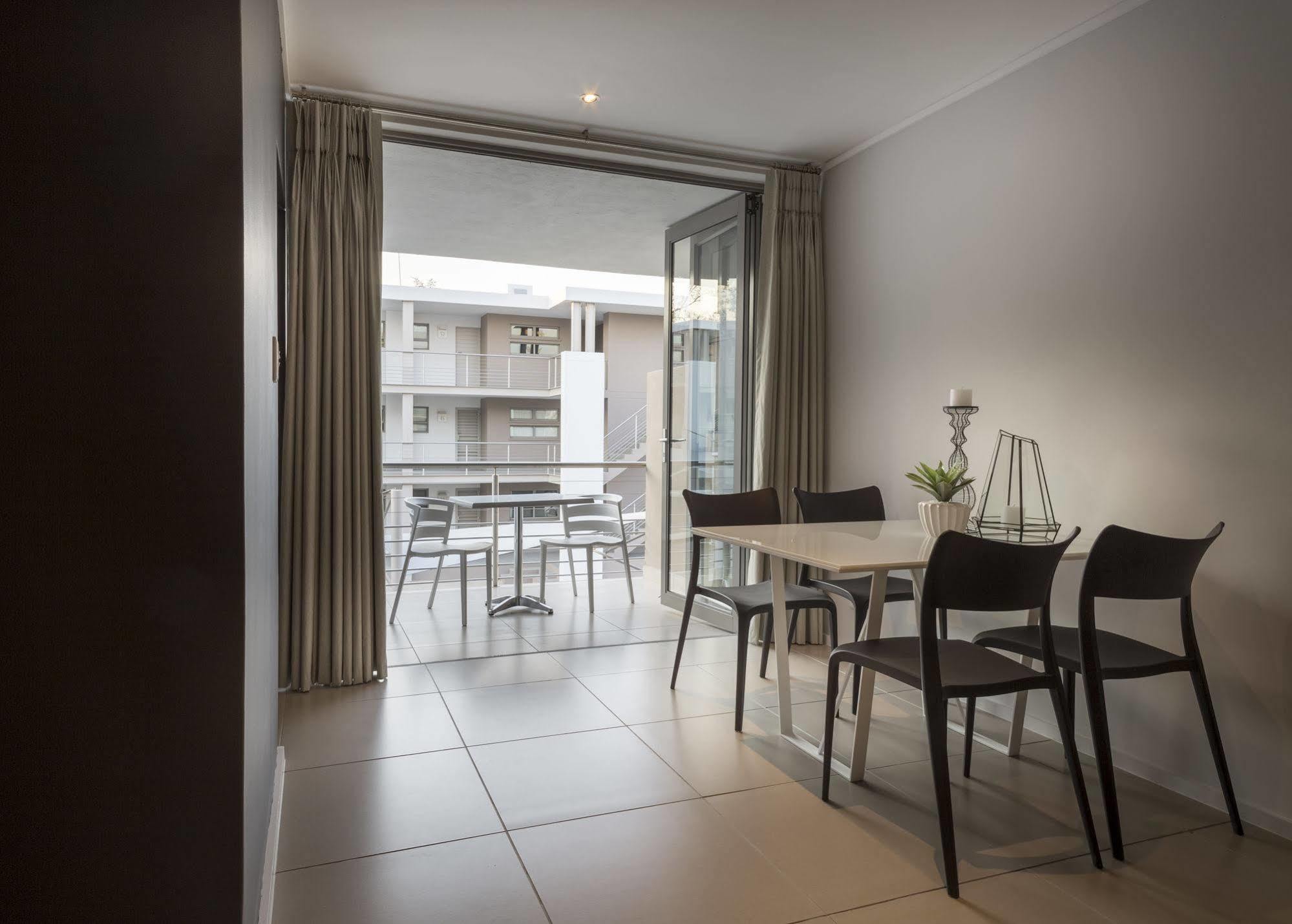 Апартаменты C.A.G - Upper East Side Сэндтон Экстерьер фото