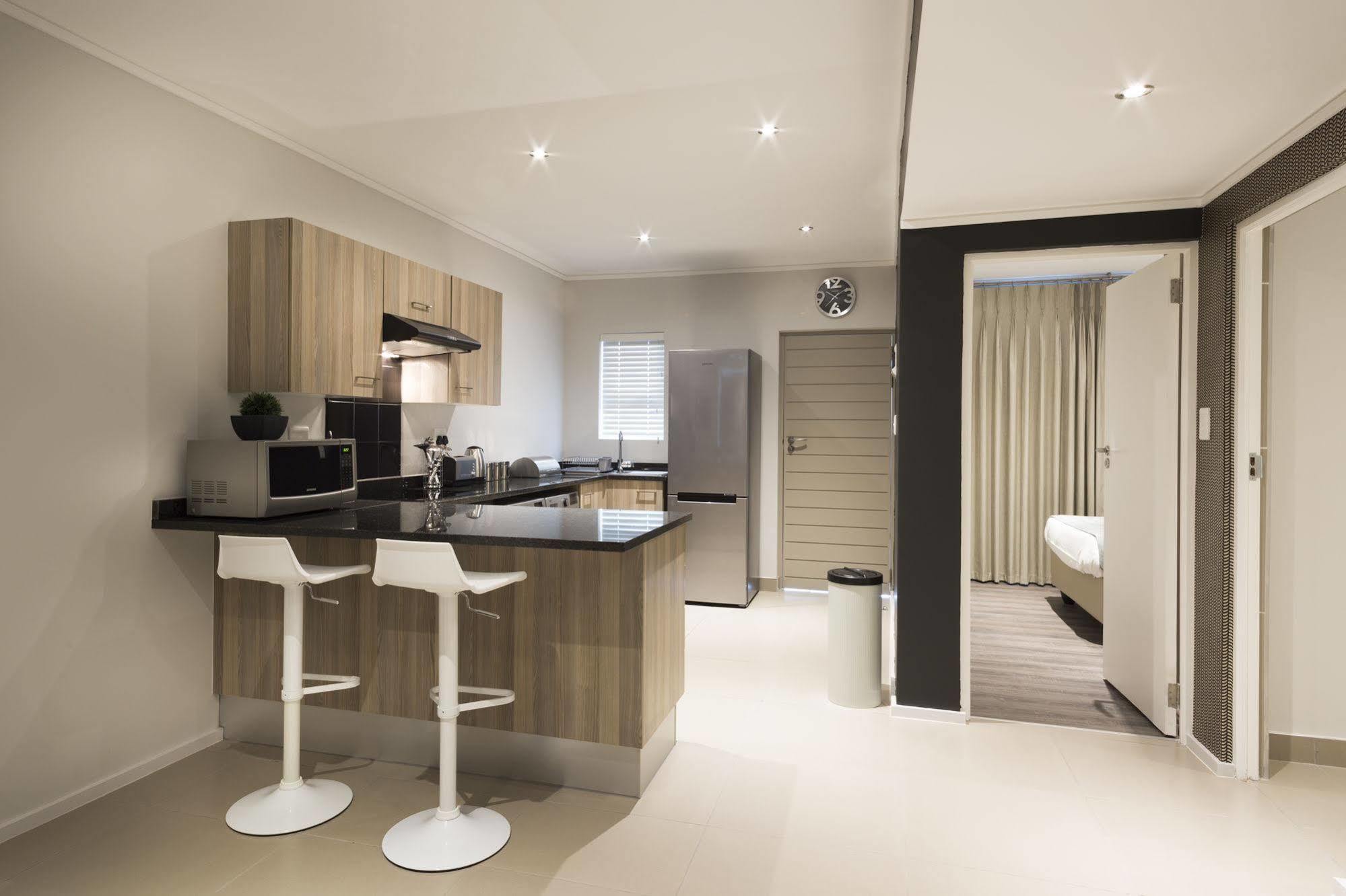 Апартаменты C.A.G - Upper East Side Сэндтон Экстерьер фото