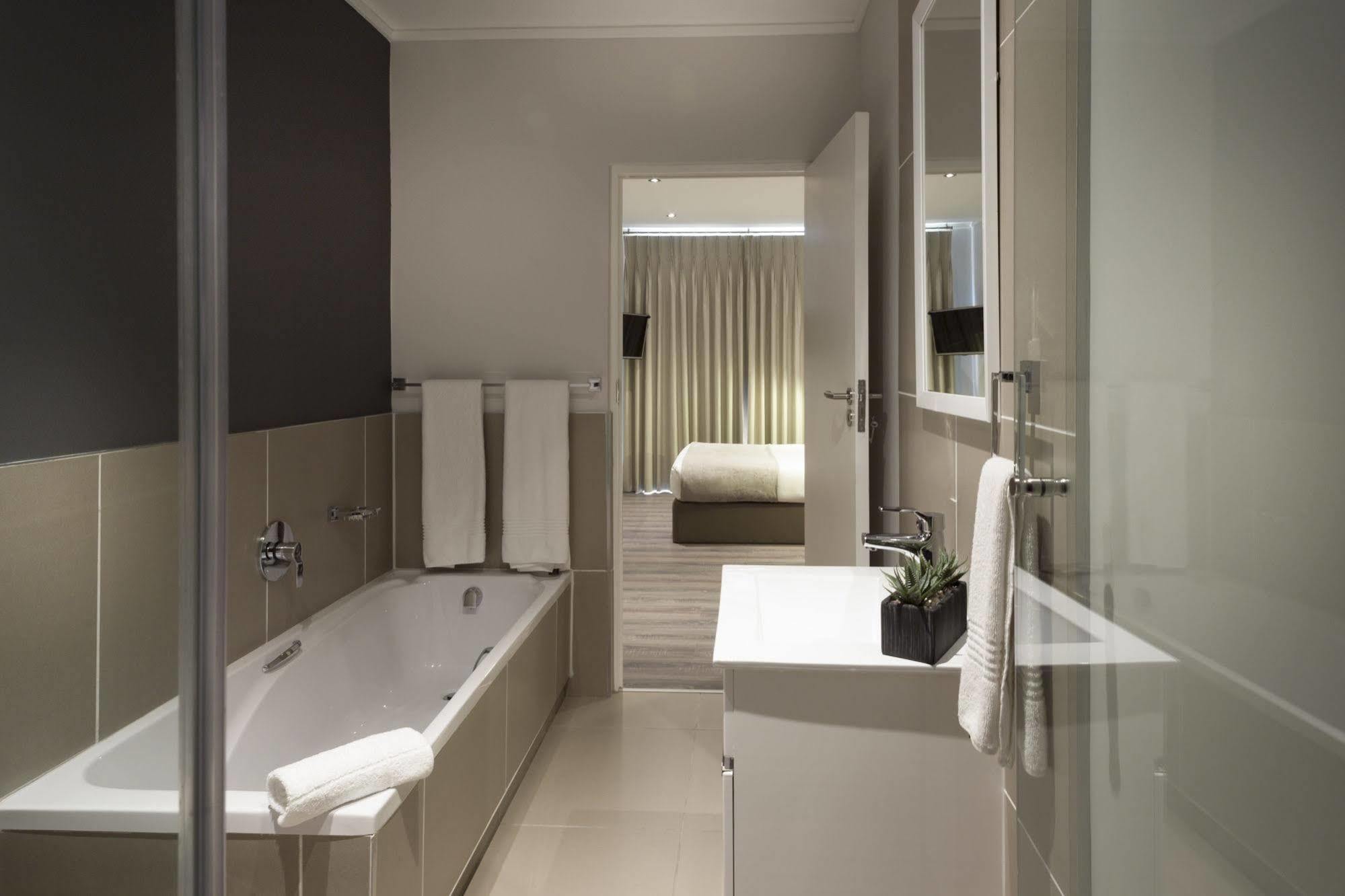Апартаменты C.A.G - Upper East Side Сэндтон Экстерьер фото