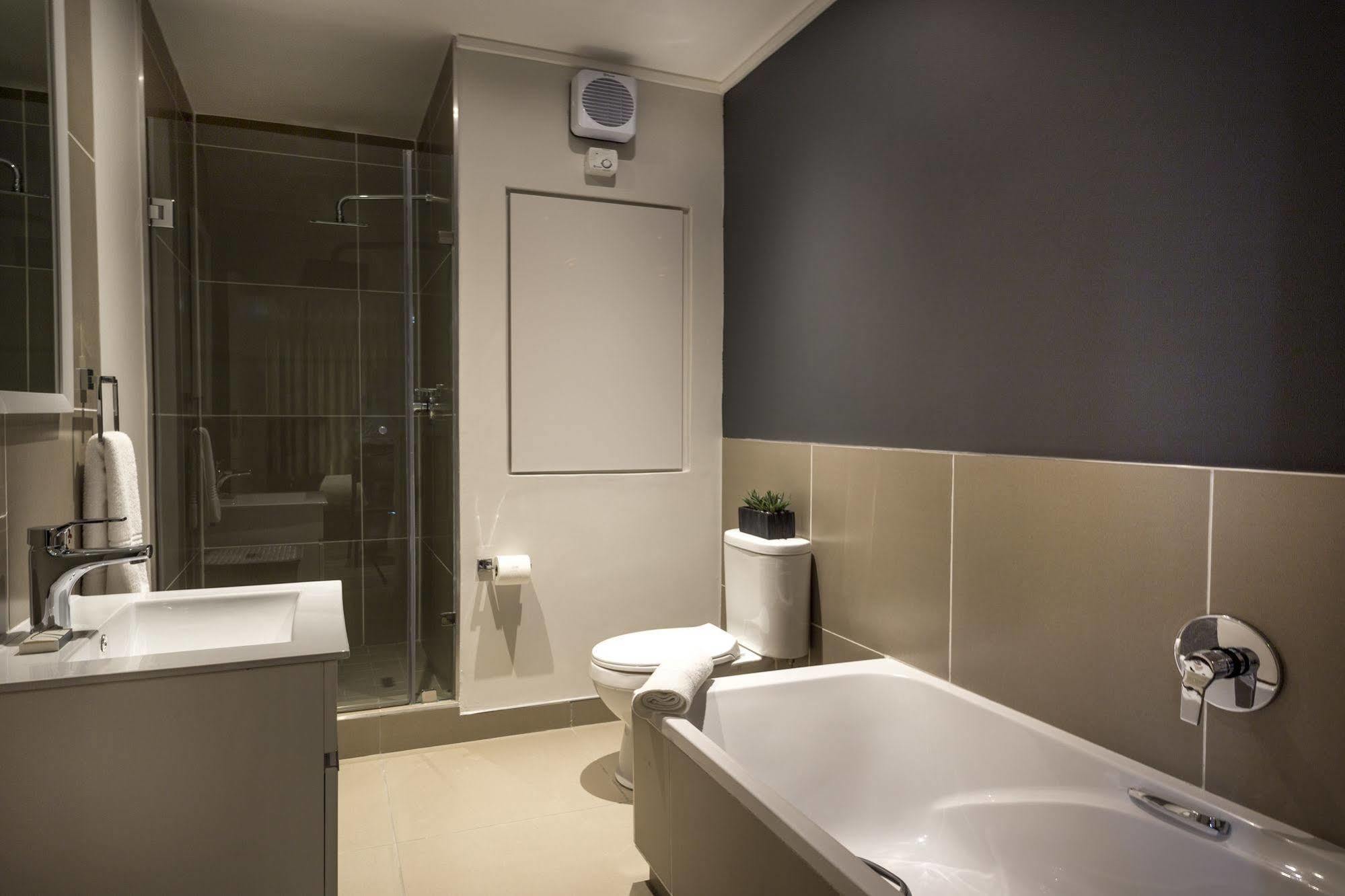 Апартаменты C.A.G - Upper East Side Сэндтон Экстерьер фото