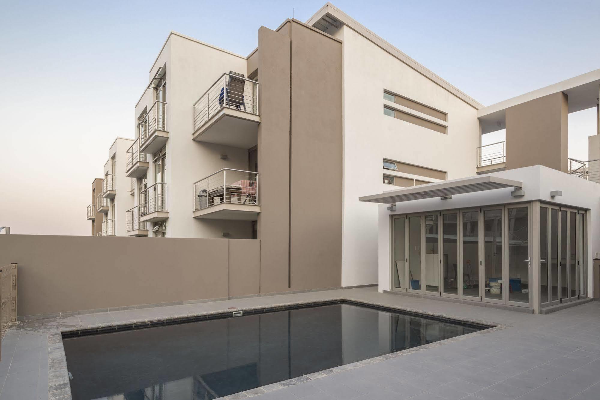 Апартаменты C.A.G - Upper East Side Сэндтон Экстерьер фото